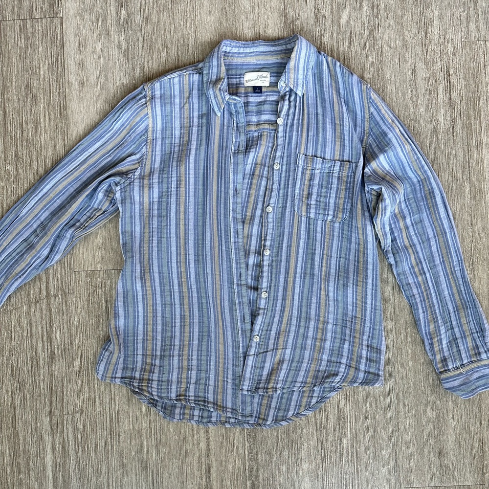 Universal Threads Button Down Shirt